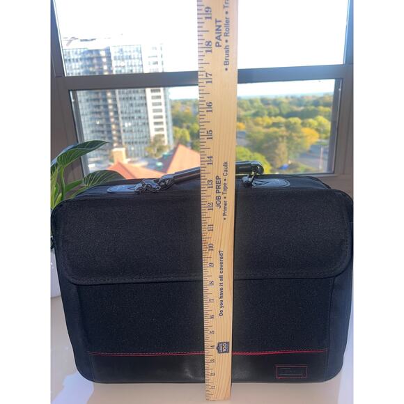 Sale!! Y2k Targus Laptop / Messenger Bag
16”x 12” x 4 aprox sale!! - Picture 17 of 17